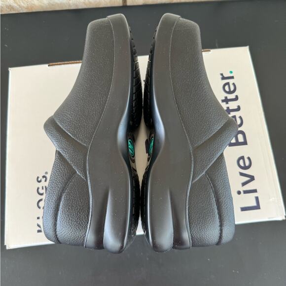 Klogs black water and slip resistant work shoes 6 - Picture 5 of 10